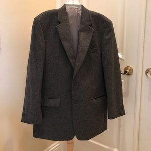 Chereskin  gray camel hair sport coat